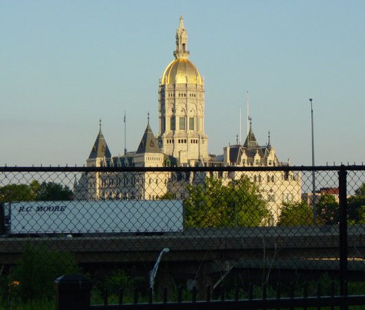 The State Capitol in 2003 from the corner of Broad Street and Farmington Avenue
